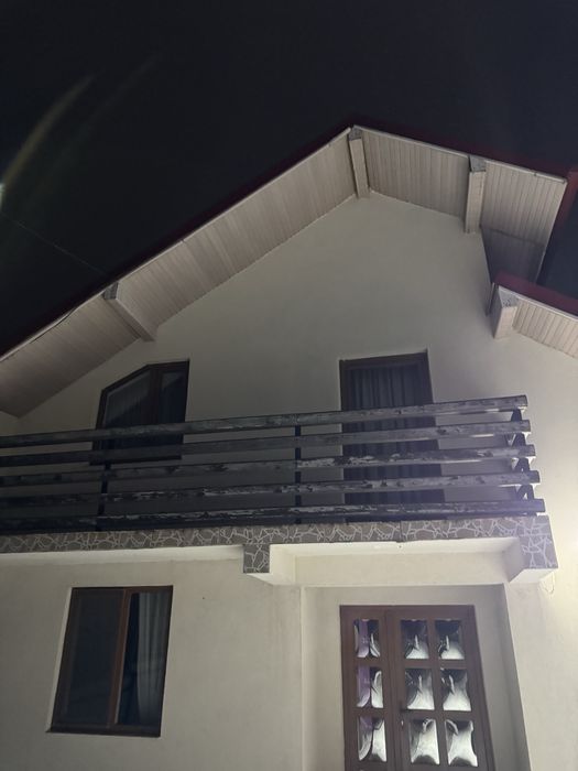 Casa de vanzare cu garaj incorporat sau schimb cu apartament cu 2 cam