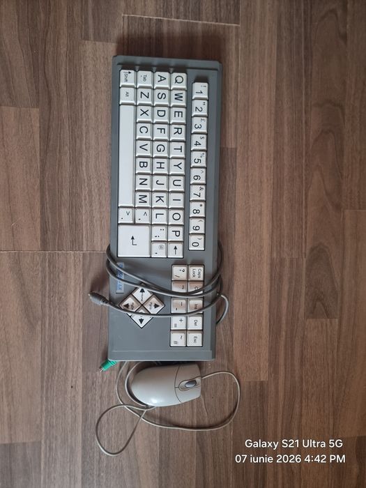 Tastatura retro .