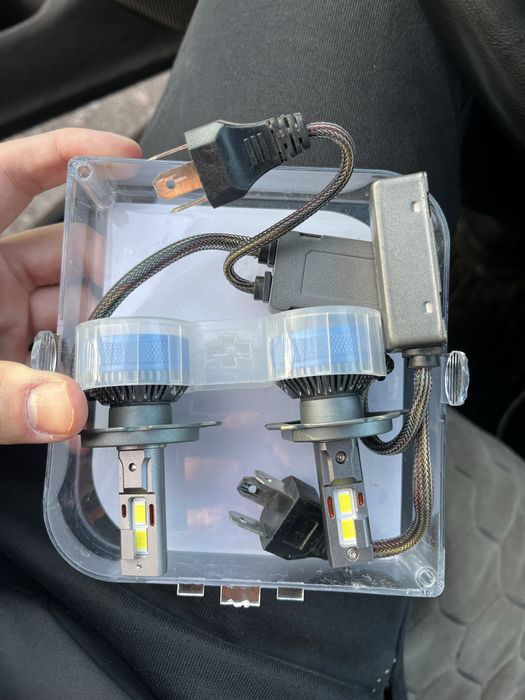 Продаю лэд лампочки OSRAM H4