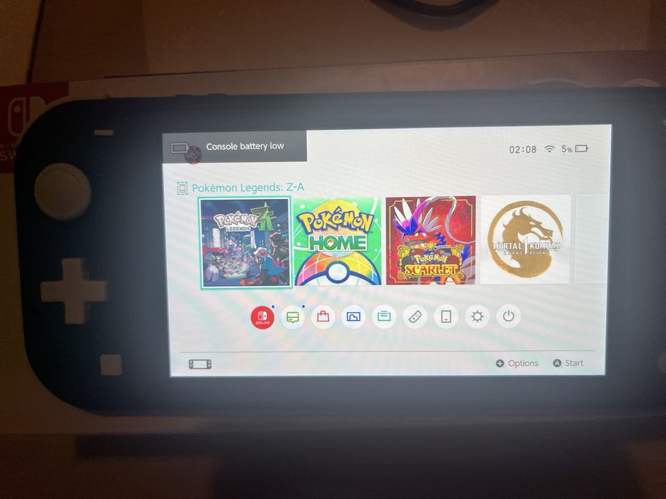Продавам nintendo switch lite+3 игри