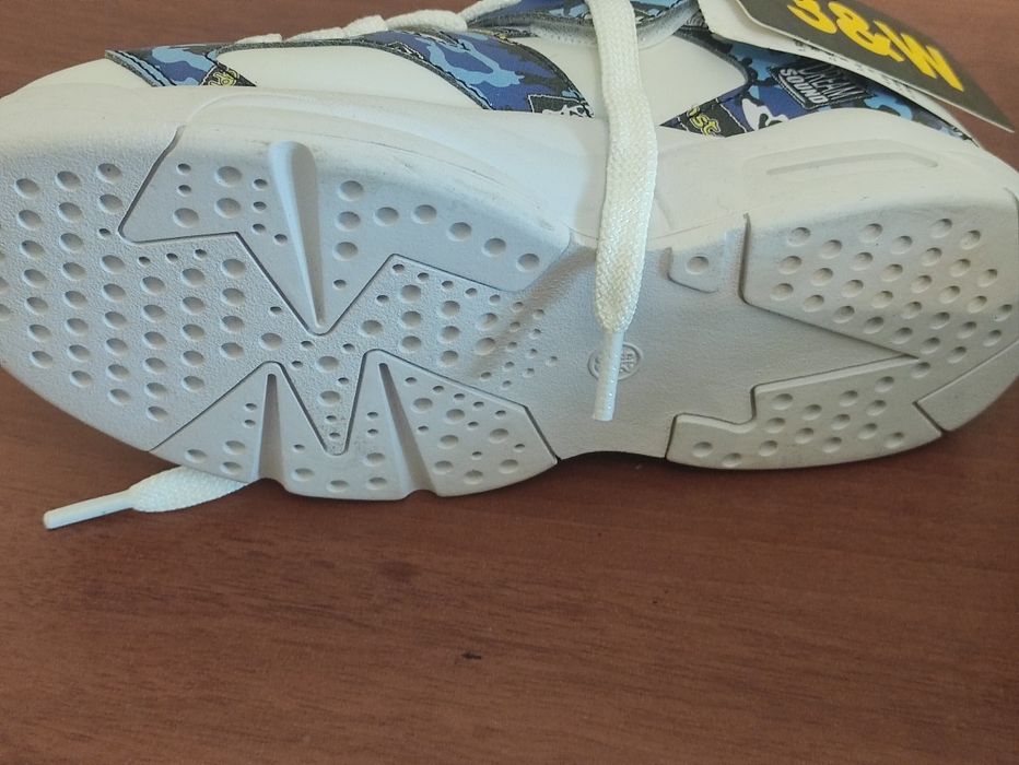 Детский кроссовки размер 33.