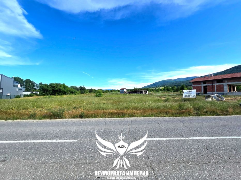 Продавам имот/парцел 1207кв.м. УПИ в село Мулдава на първа линия по асфалтов път