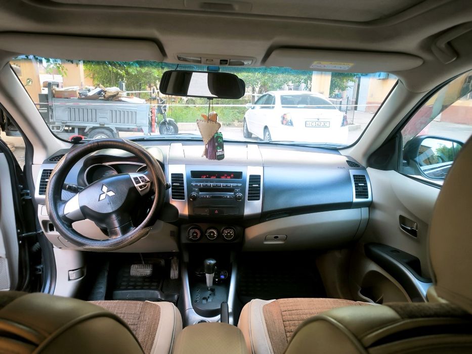 Прадам свое авто Mitsubishi Outlander