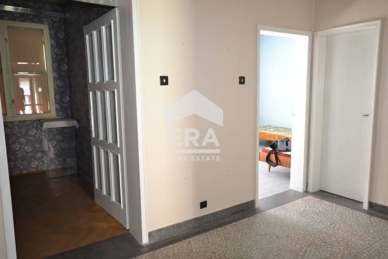 Продава се Многостаен апартамент в Хасково, Дружба 1 - 124 кв.м за 802 €/кв.м - Снимка #1