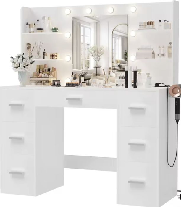 Модерна бяла тоалетка за грим