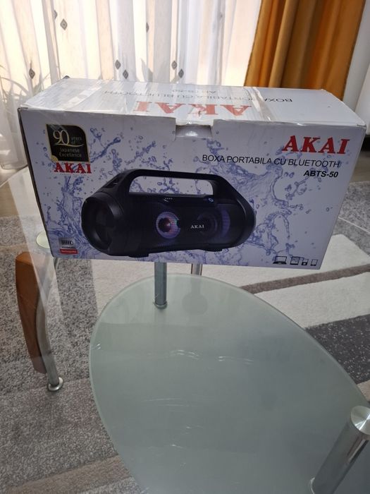 Boxa AKAI in stare foarte buna ca noua.