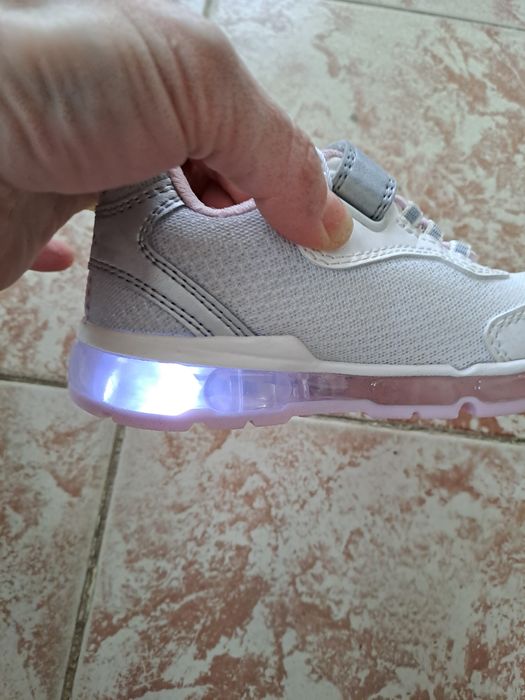 Adidasi noi geox respira cu lumini