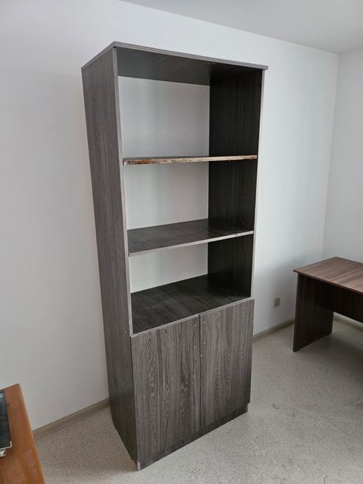 Продам столы и шкаф