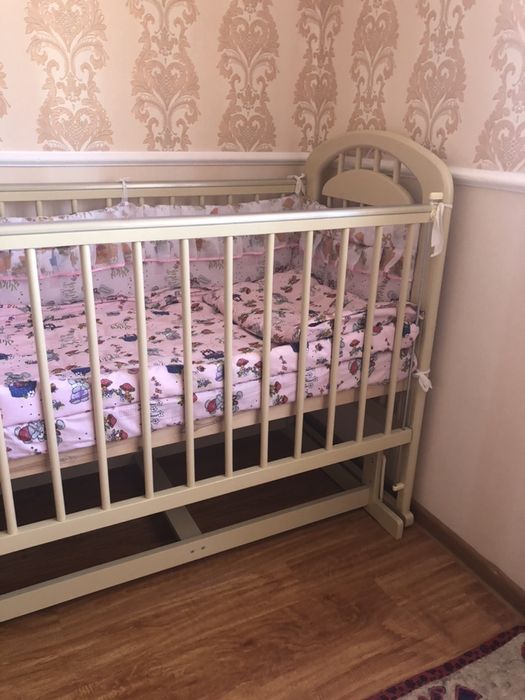 Продам детский манеж с постелью