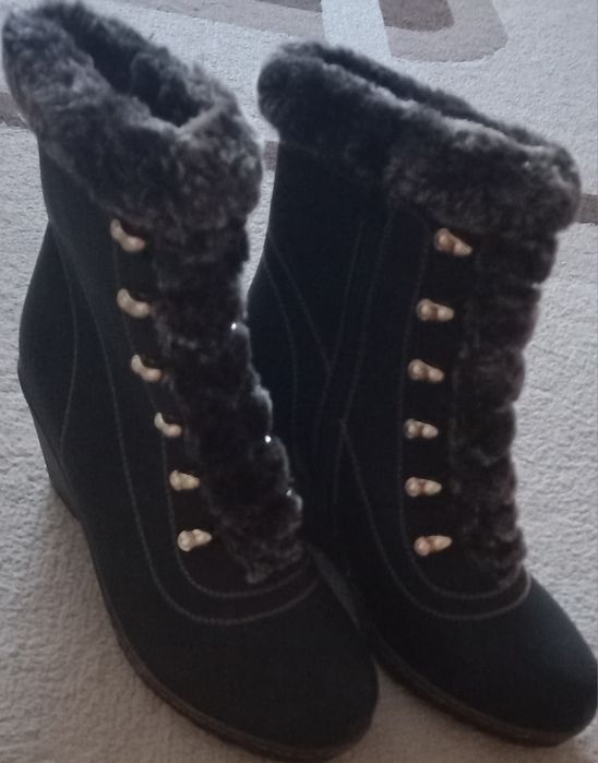 Продаю женские сапожки