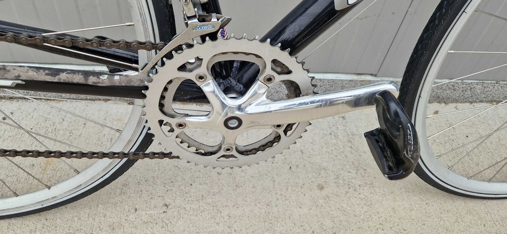 Шосеен велосипед GT колело 28"