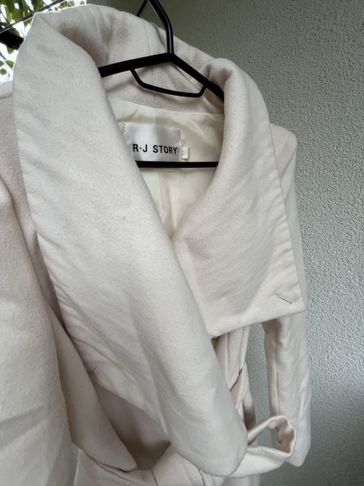 Елегантно дамско късо палтенце