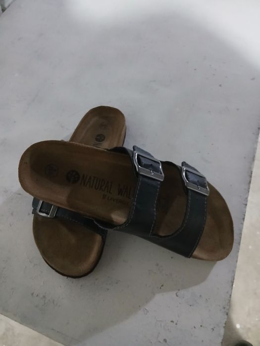 Vând papuci marime 42