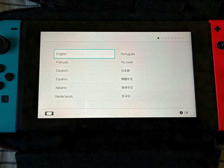 Nintendo Switch V2 комплект с 4 игри, калъф и докинг станция