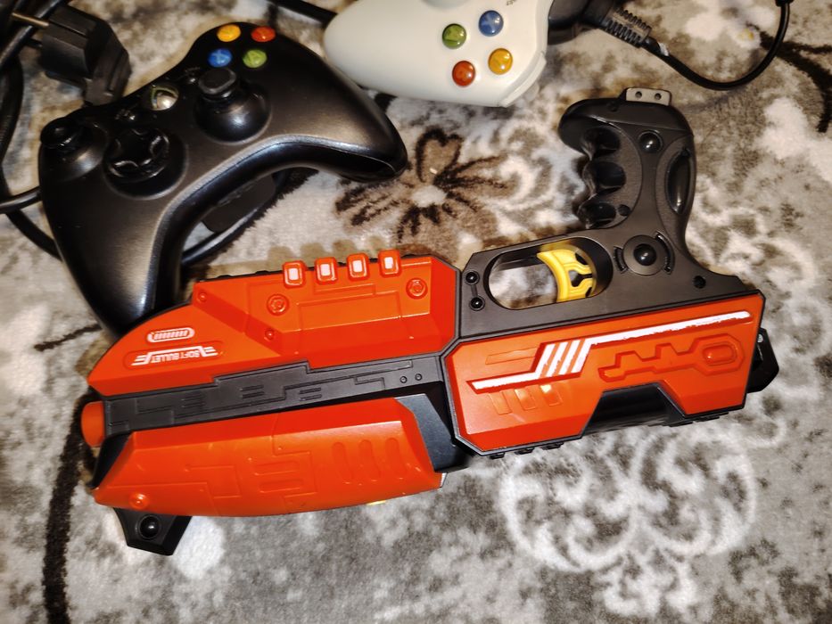 X-Box 360 два джоистика и пистолет