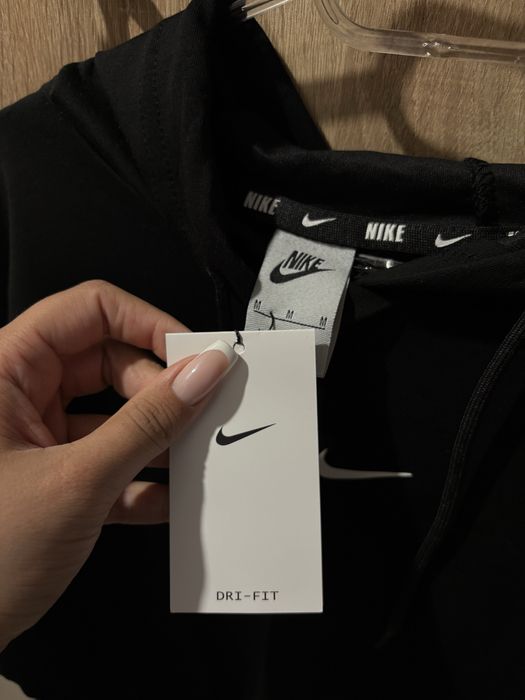Дамско черно горнище Nike