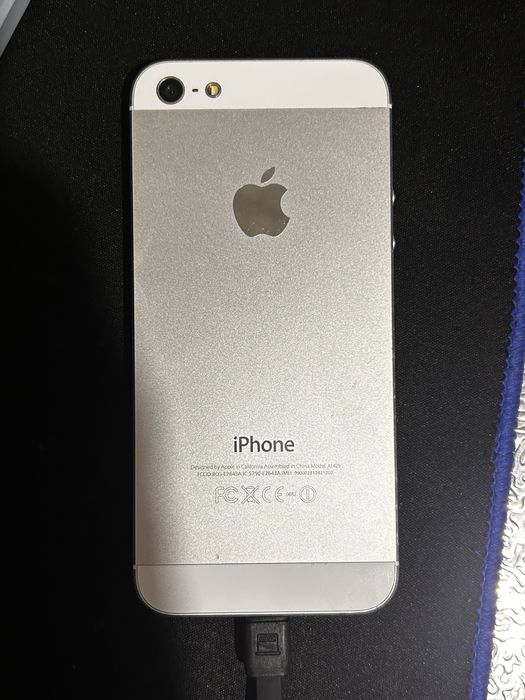 iPhone 5 16GB в идеальном состоянии
