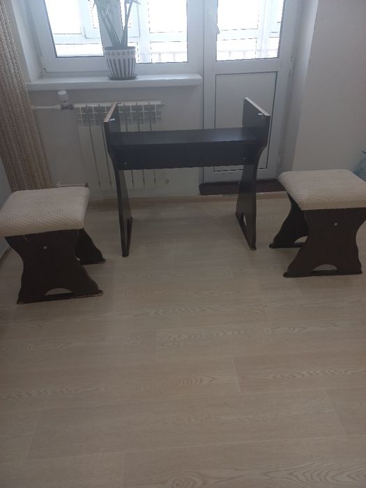 Табуретки и ножки от стола