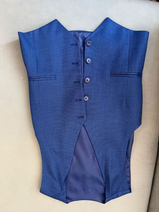 Син костюм размер s