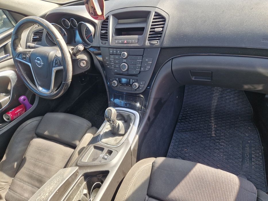 Dezmembrez opel insignia