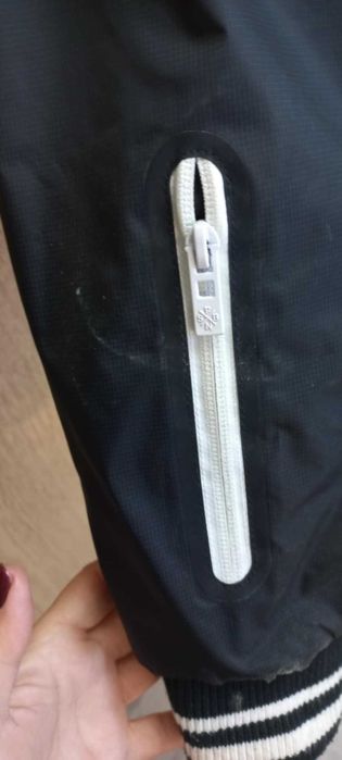 Късо спортно зимно яке