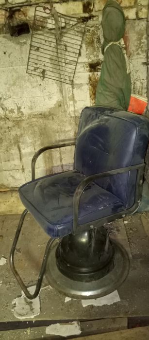 Парикмахерские кресла б/у