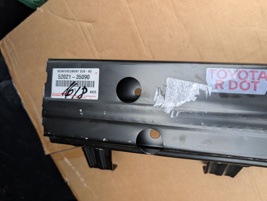 FJ cruiser Toyota на части . Броня и фарове