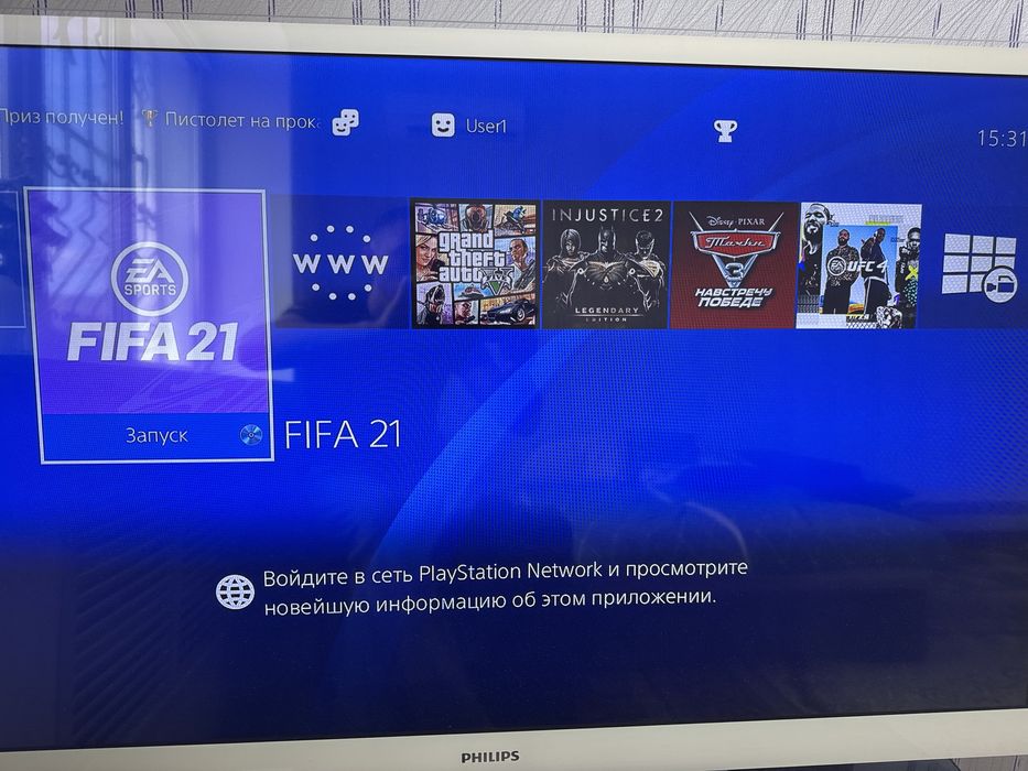 Плейстейшн4 PS4 с двумя джостиками