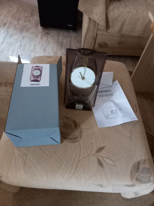 Часовник SEIKO настолен чисто новн