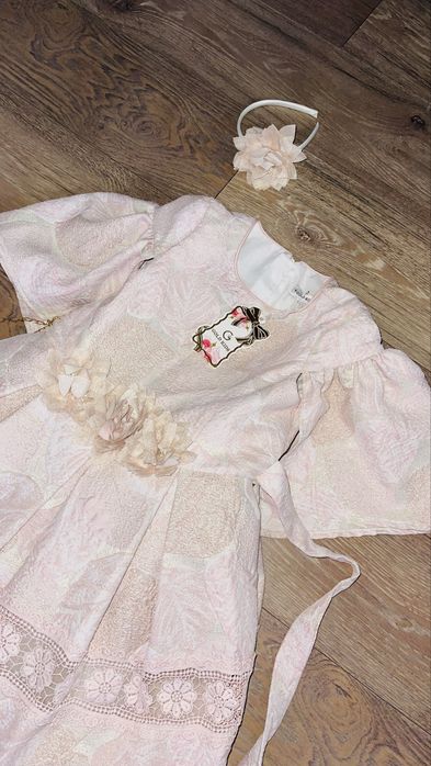 Много красива рокля