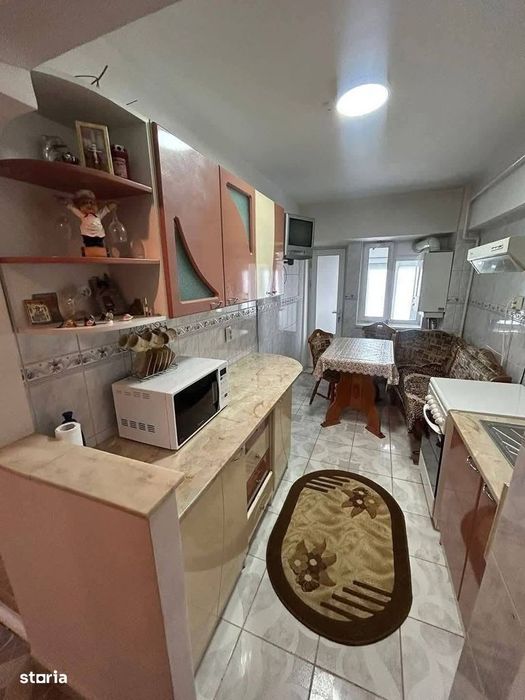 De vanzare  2 camere, 3 balcoane,Pietonal Pret : 54.000euro