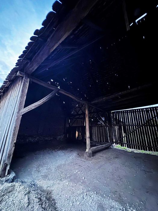 Șura mare veche de 80 de ani