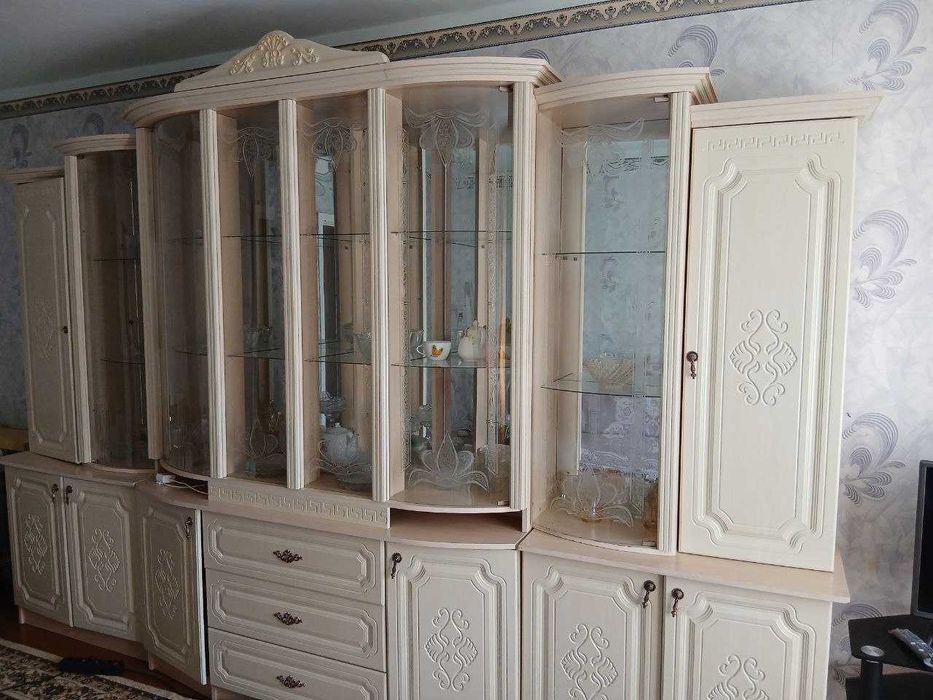 Сервант на всю стенку