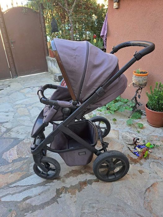 Бебешка количка 2 в 1 с включени аксесоари
