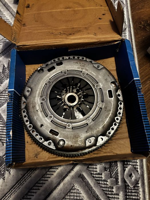 Vand kit ambreiaj nou.