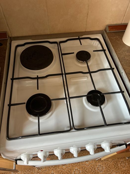 Газовая плита с духовкой