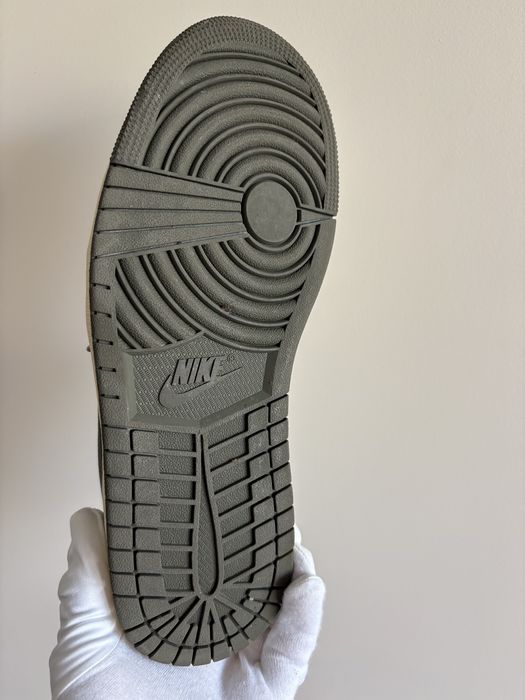 Nike x Travis Scott Air Jordan 1 Low OG Medium Olive | EU 42 | Отлично състояние