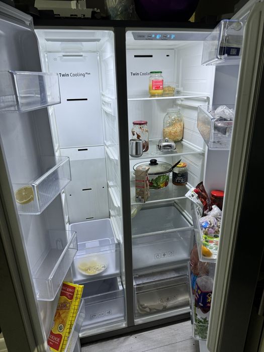 Продам большой холодильник Samsung