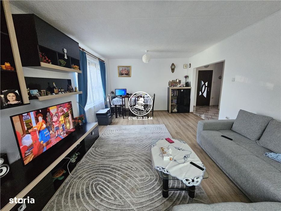 Vila 5 camere , 1196 mp teren - Dorobant , Aroneanu