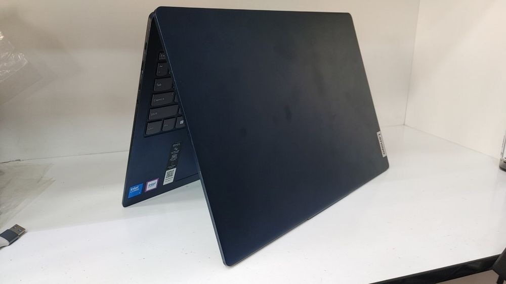 NOUTBUK Lenovo IdeaPad slim 5i Core 7 150U 10yadro 12patok DDR5 16GB