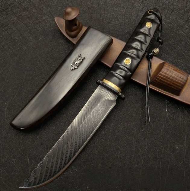 Cutit japonez samurai, lama Damasc in teaca lemn abanos