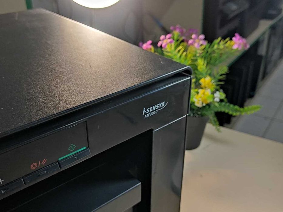 Принтер Три в Одном Canon 3010 МФУ почти новый
