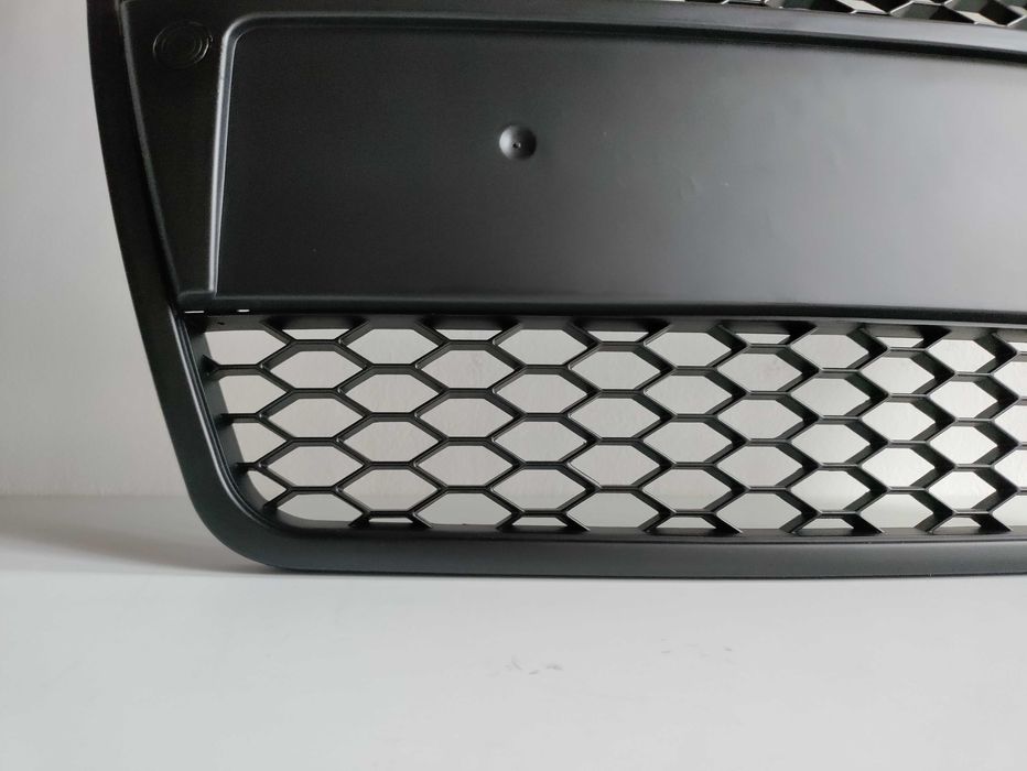 Решетка без емблема АУДИ А6 Ц6 от 04 - 08 МАТ Черна Тунинг Audi A6 C6