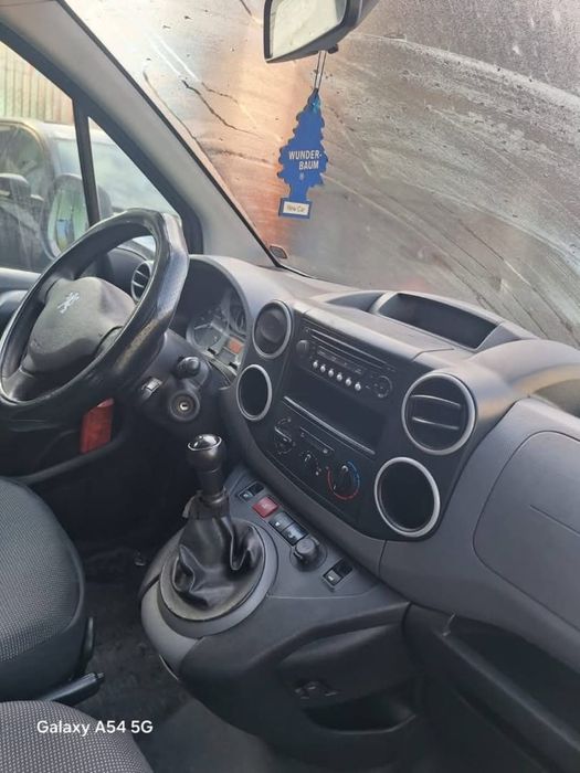 Vând Peugeot Partener 1.6 HDI