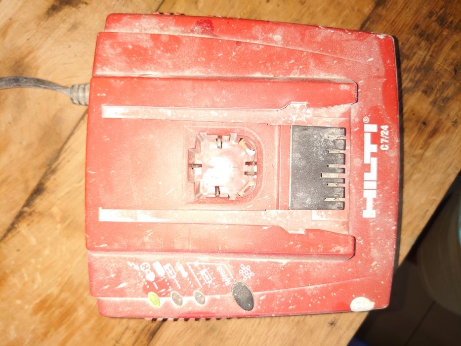 2 Mașini înșurubat, găurit HILTI