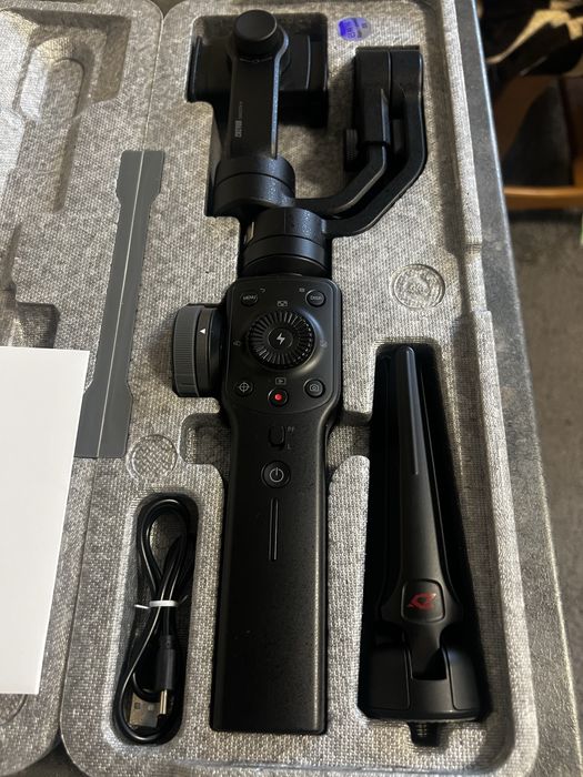 Gimbal Zhiyun Smooth 4 – NOU, primit cadou (nefolosit absolut deloc)