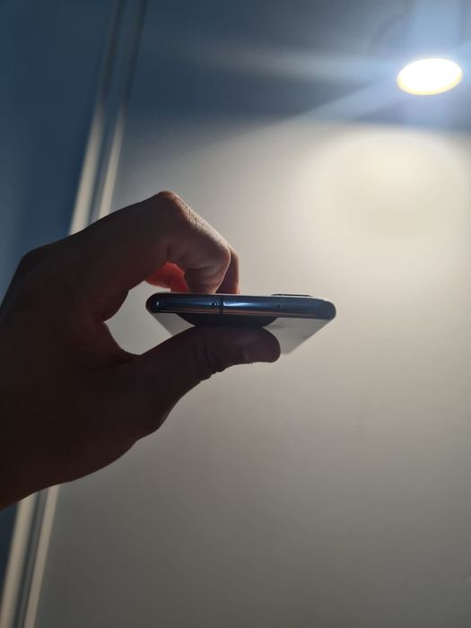 Samsung s20 в идеальном состоянии!