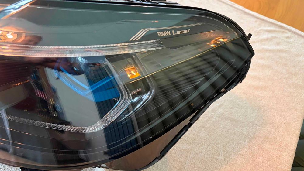 Far stanga original BMW pentru X6 G06 , compatibil si cu BMW X5 G05 , in stare perfecta fara module! Far LASER ShadowLine