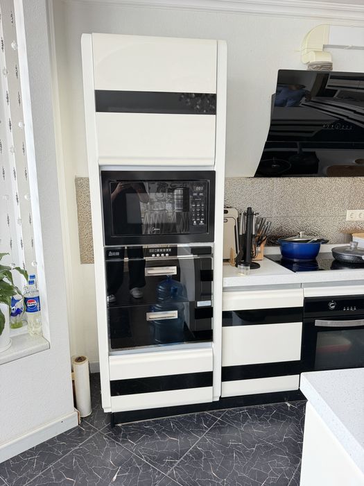 Продам кухоный гарнитур в отличном состоянии.