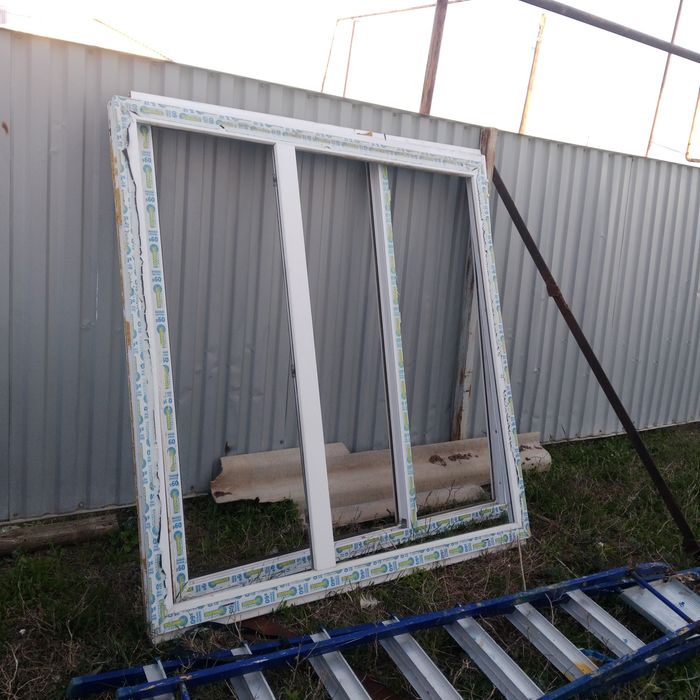 Пластик терезе сатылады.